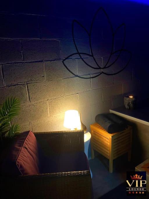 Vip Lounge Appartement Avec Jacuzzi Et Jardin Andenne Exterior photo
